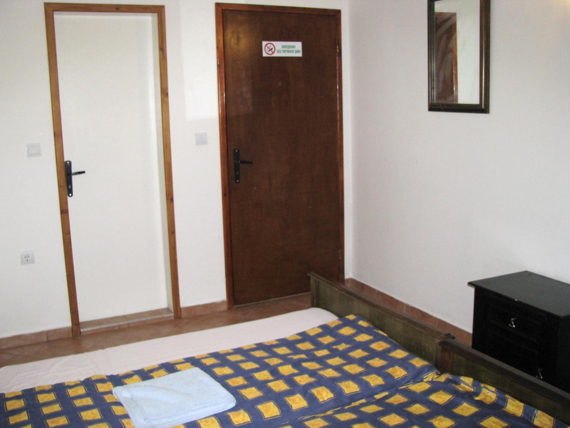 Guest House Familia Samovodene Zewnętrze zdjęcie
