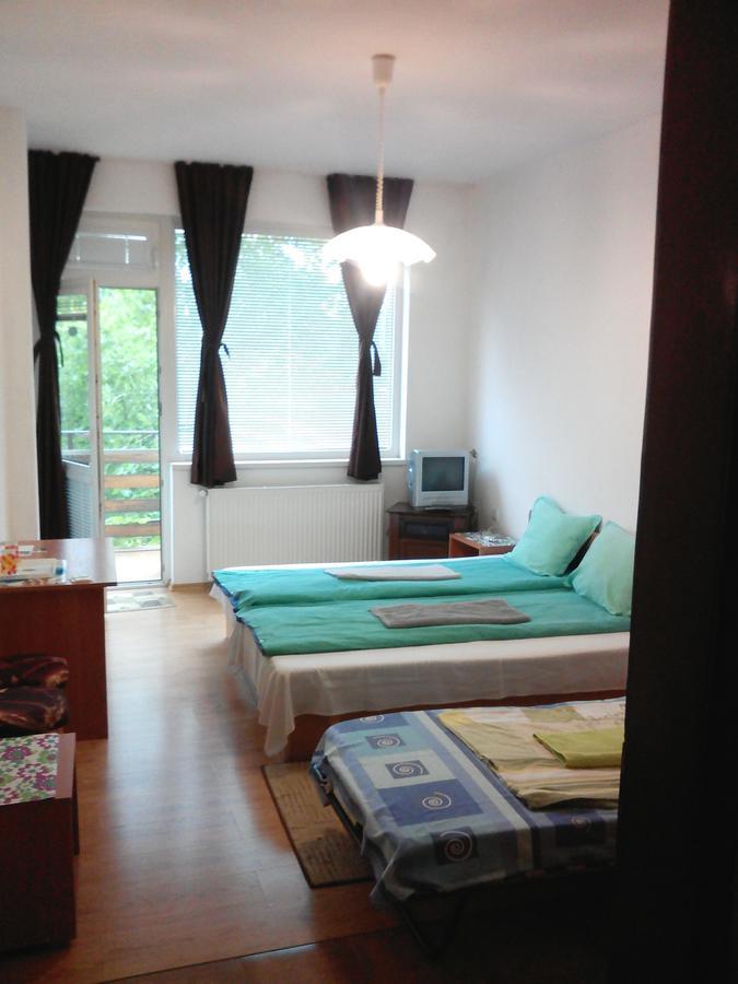 Guest House Familia Samovodene Zewnętrze zdjęcie